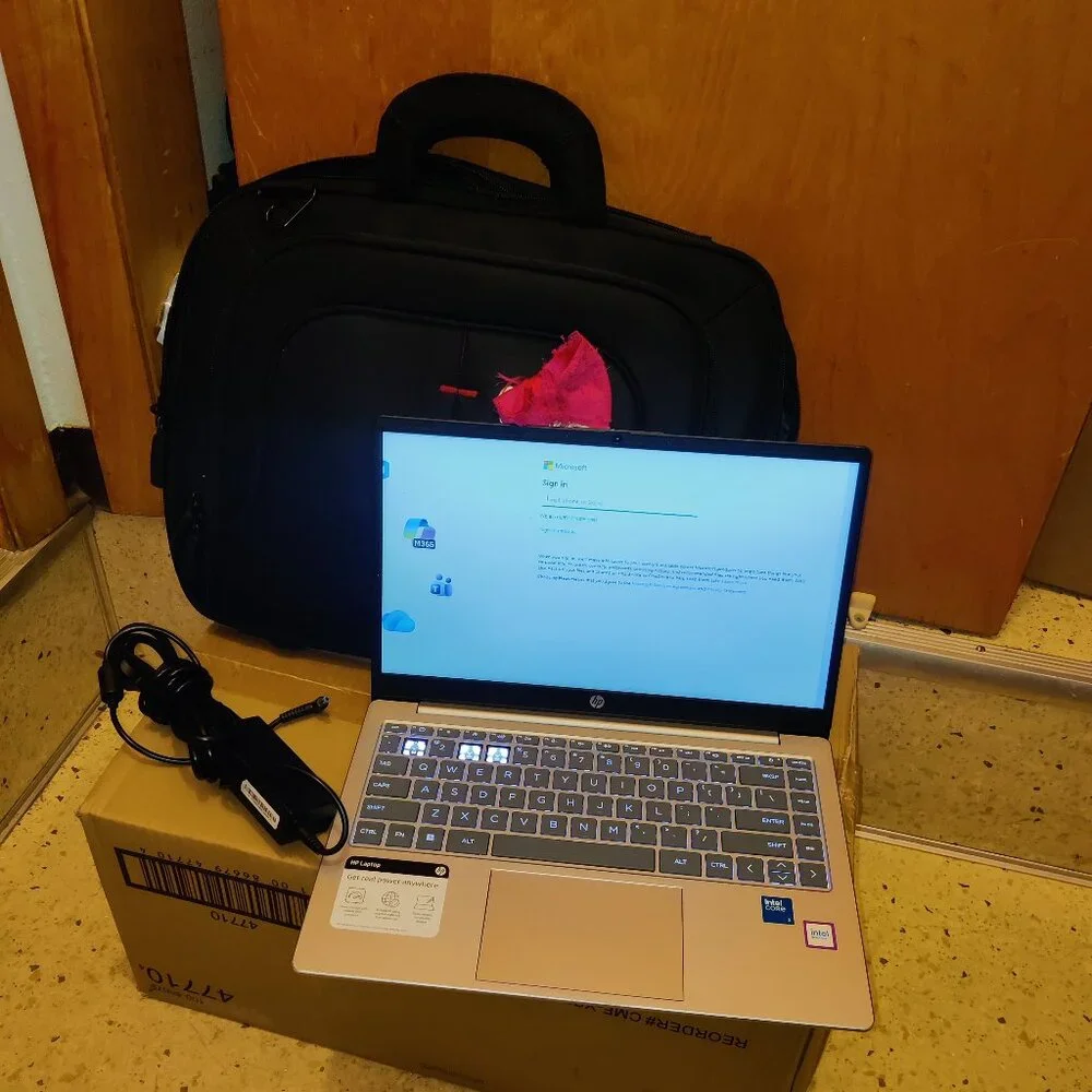 HP 14-ep1063cl/travel carrier case/charging cord